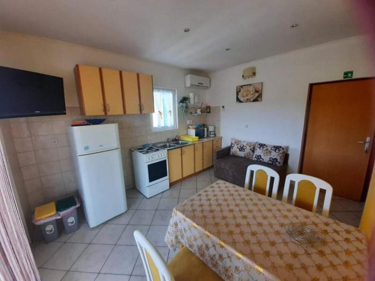 Apartments Robi- Swimming Pool And Beautiful Garden Kampor Exterior foto